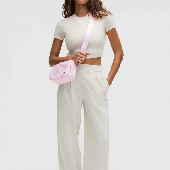 NWT Lululemon Everywhere Crossbody Bag 2L in Pink Organza - Picture 4 of 4